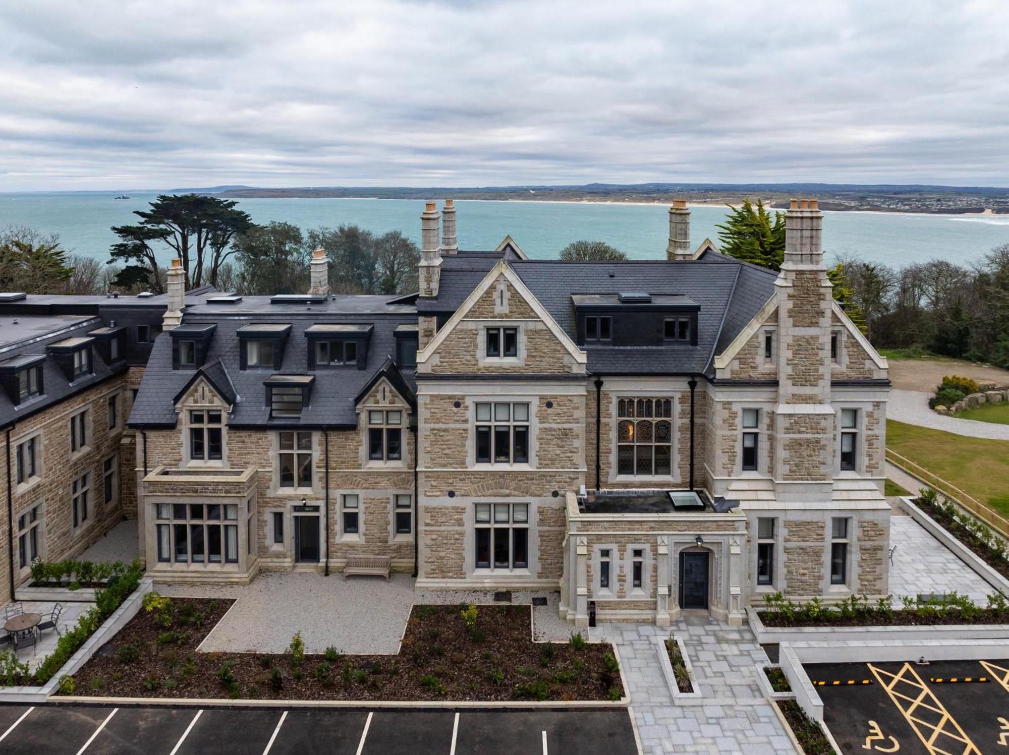 Treloyhan Manor *